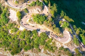 Grand Colombier bjerget i Frankrig - droneskud af cykelløb