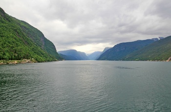 Granvin fjord langs Hardangervejen i Norge