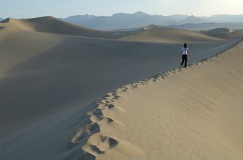 Gå i Death Valley-ørkenen