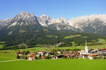Byen Ellmau og de østrigske Alper i baggrunden