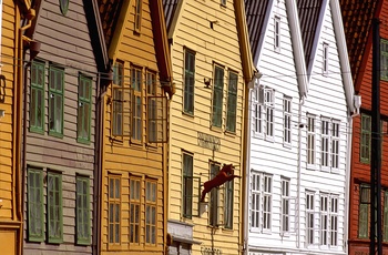 Farverige facader på Bryggen i Bergen