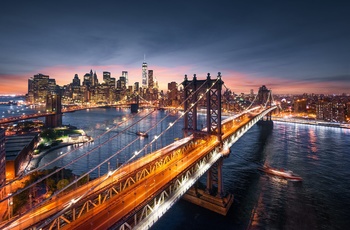 Brooklyn Bridge med Manhattan i baggrunden - kan opleves på rundrejse i USA