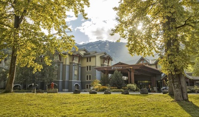 Aava Whistler Hotel, BC i det vestlige Canada - Indgang og facaden