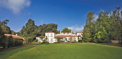 Casa Velhado Palheiro, Madeira - front set fra græsplænen
