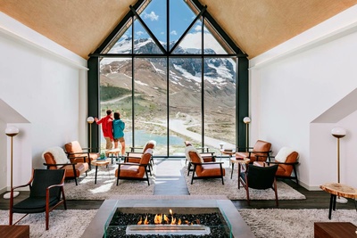 GIacier View Lodge, Lounge with  Glacier view