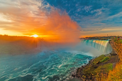 Niagara Falls ved solopgang, Ontario i Canada