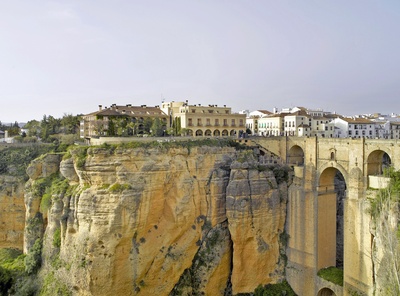 Parador de Ronda, Ronda, Spanien - imponerende beliggenhed ved broen over kløften