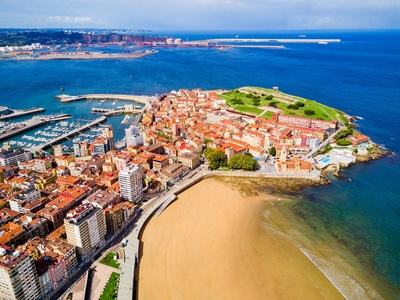Spanien,Asturien, Gijón - vue fra luften