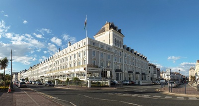 Wales, Llandudno - St. George's Hotel set fra Glan Y Mor Parade