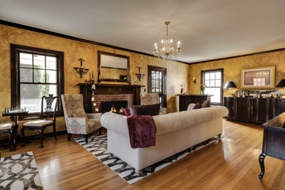 A' Tuscan Estate, Living Room