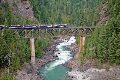 Rocky Mountaineer, bro over Nahatlatch floden i Canada