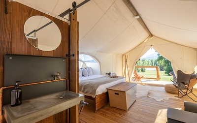 Under Canvas Paradise Valley, Tent Interior