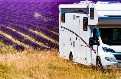 Med autocamoer gennem de sydfranske lavendelmarker