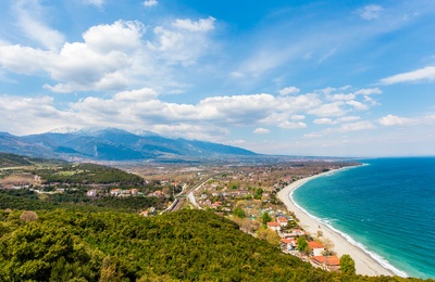 Kysten ved Platamon i retning af det mægtige Olympus-bjerg