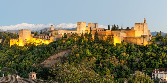 Alhambra i Granada i Andalusien