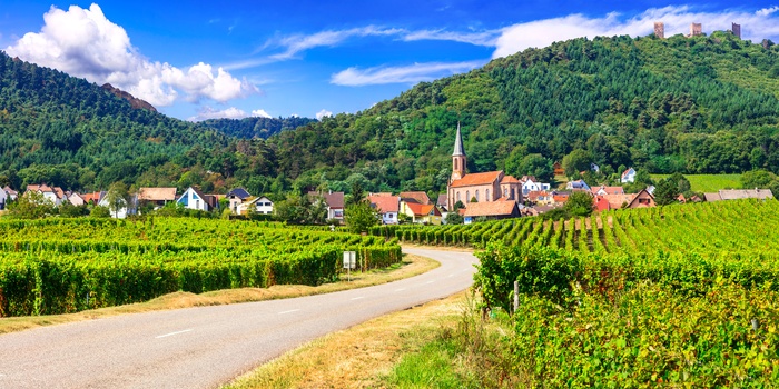 Vinbyen Husseren-les-Châteaux i Alsace, Frankrig
