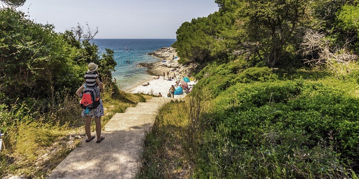 Stranden Cyclone Beach nær Pula i Istrien, Kroatien