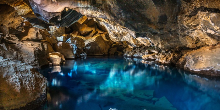 Grjótagjá grotten i Island
