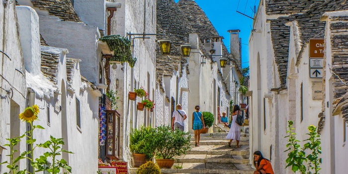 Italien, Apulien, Alberobello typisk gadebillede