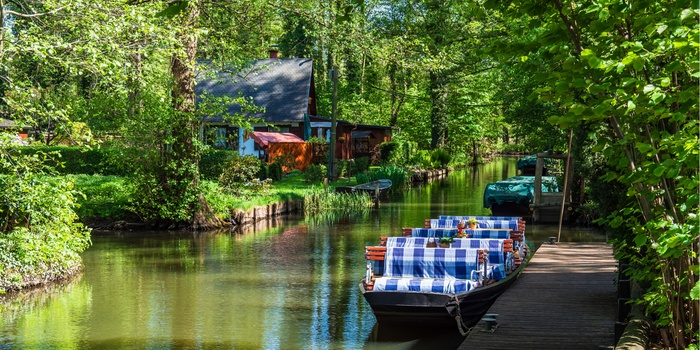 Kanal gennem byen Lehde i Spreewald