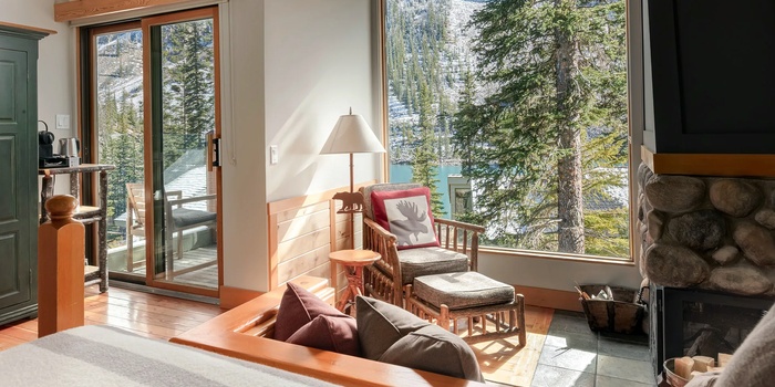 Moraine Lake Lodge, Deluxe-King-Cabins - Canada