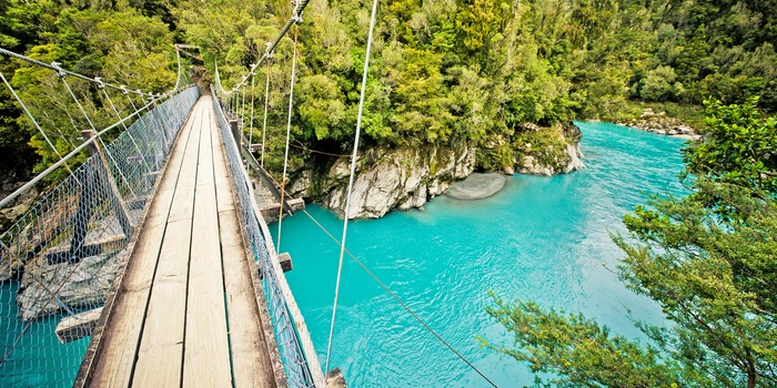 Udsigten til Hokitika kløften og floden fra hængebroen, Sydøen i New Zealand