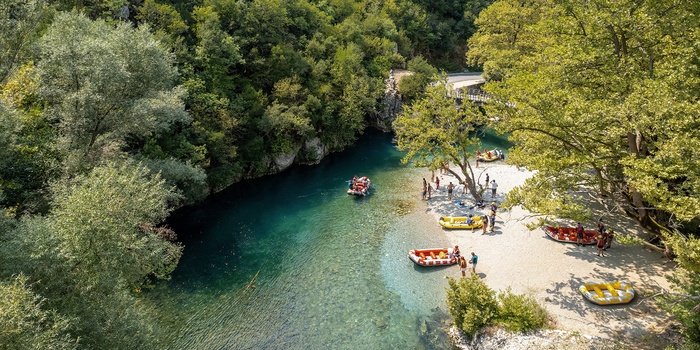 Rafting på Voidomatis floden ved Aristi-broen - Grækenland