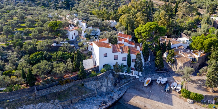 Salvador Dalis hus i Port Lligat, Costa Brava i Spanien