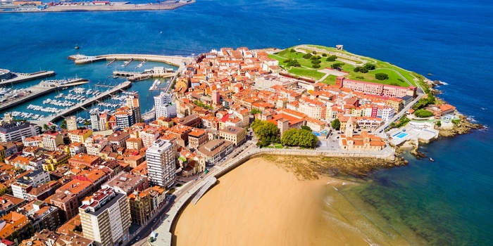 Spanien,Asturien, Gijón - vue fra luften