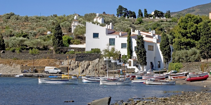 Dalis hus i Port Lligat, Costa Brava i Spanien