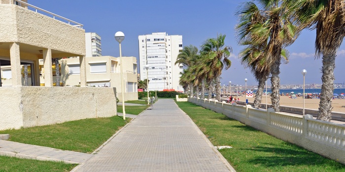 Feriebyen Urbanova og stranden playa del Saladar, Sydlige Spanien