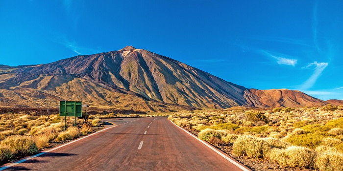 Vej mod vulkanen Teide på Tenerife