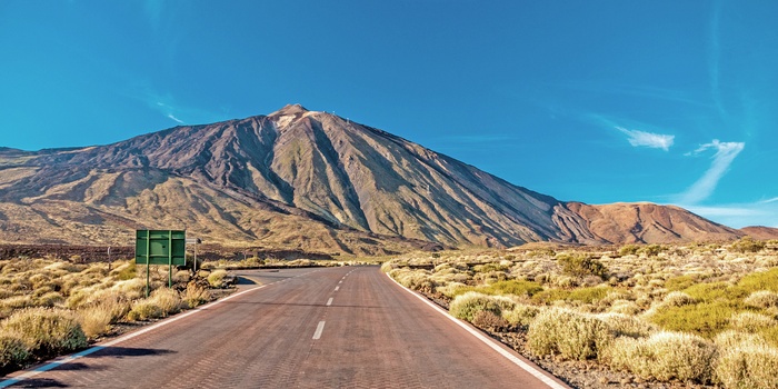 Vej mod vulkanen Teide på Tenerife