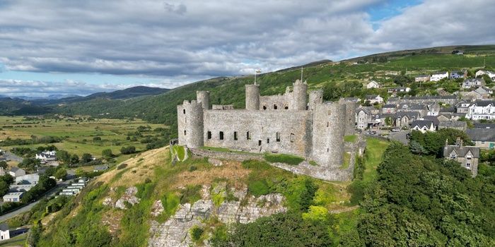 Wales - højt på klippen ligger Harlech Castle