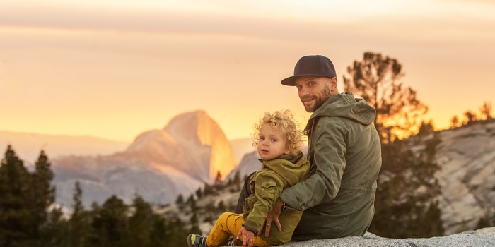 Far og søn i Yosemite National Park - Californien