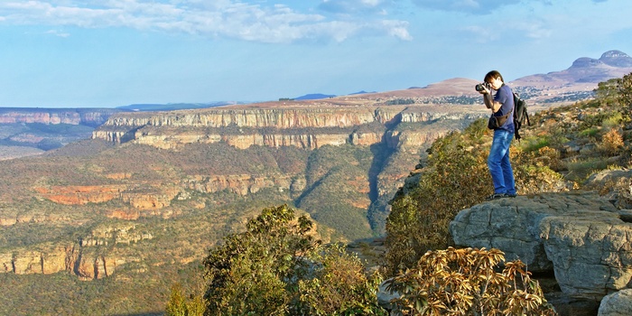 Rejsende med udsigt til Blyde River Canyon, Sydafrika