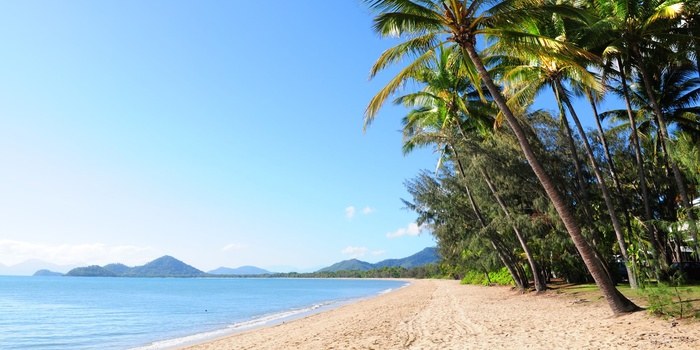 Tropisk strand i Queensland, Australien