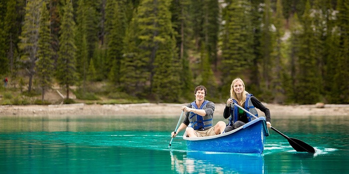 Sejl i kano i Banff nationalparken i Canada