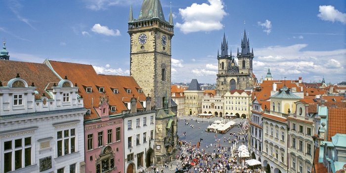 Besøg rådhuspladsen på din rejse til Prag