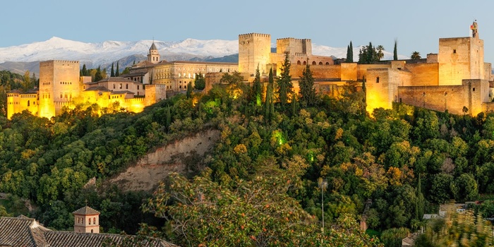 Alhambra i Granada i Andalusien