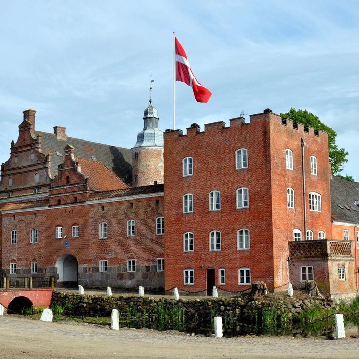 Broholm Slot på Sydfyn_-1600px_Picasa