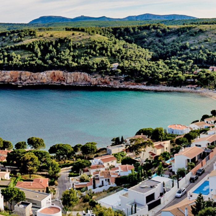 Panoramaudsigt ud over L’Escala, Costa Brava i Spanien