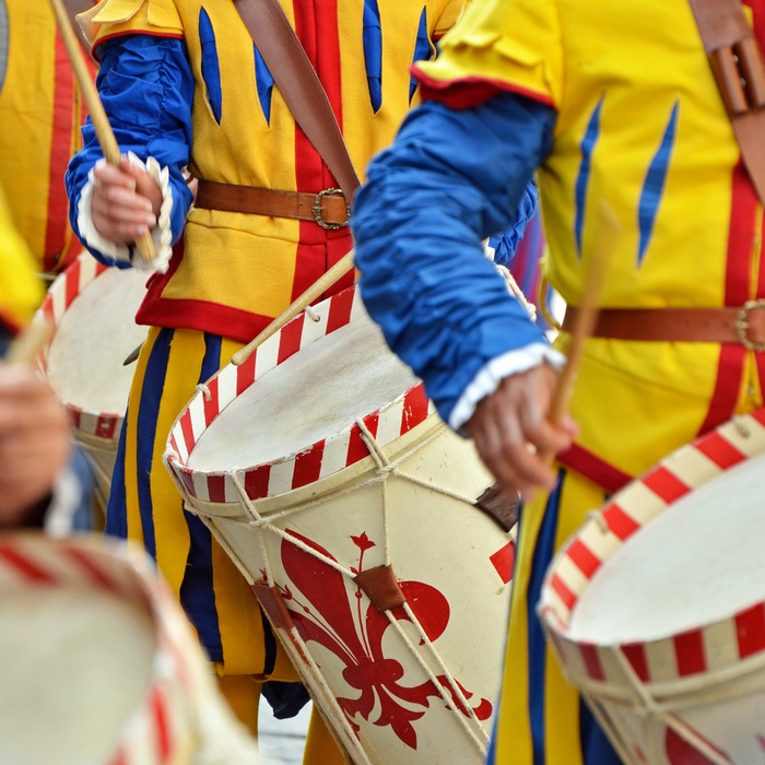 Farverige kostumer til Festa di San Giovanni i Firenze