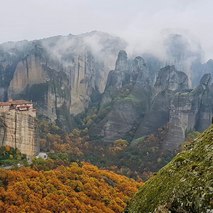 Kloster i Meteora i Grækenland - Foto: Nikos Kavvadas, Unsplash