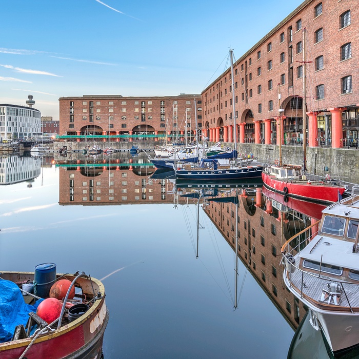 Havnefronten Albert Dock i Liverpool, England