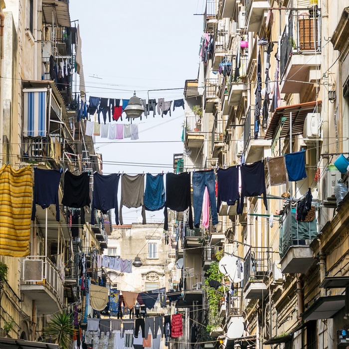 Typisk gade i Napoli 