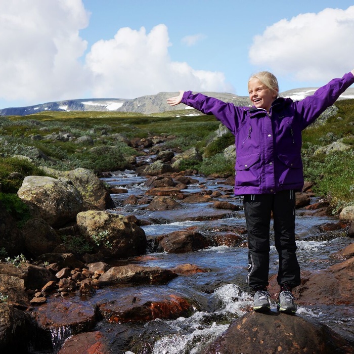 Pige ved Prestholtstien ved Geilo