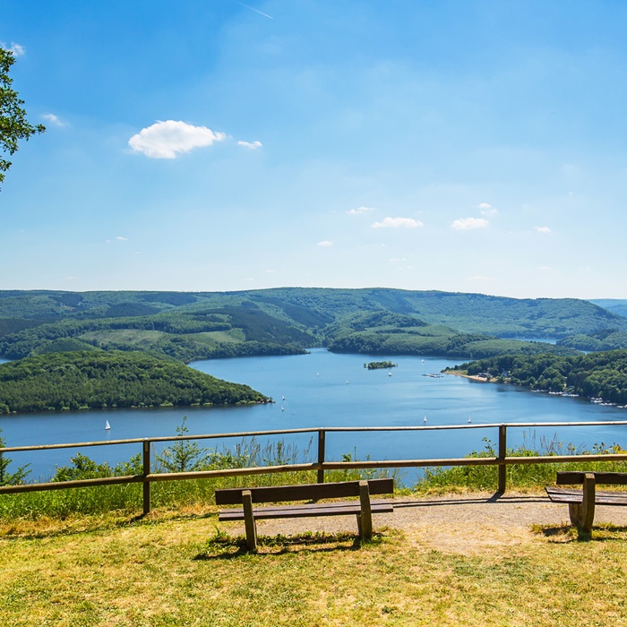 Udsigt ved Eifel-bjergene mod Rurseee søen, Midttyskland