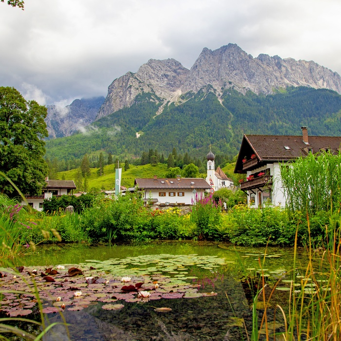 Udsigt fra Grainau til Tysklands højeste bjerg Zugspitze, Sydtyskland