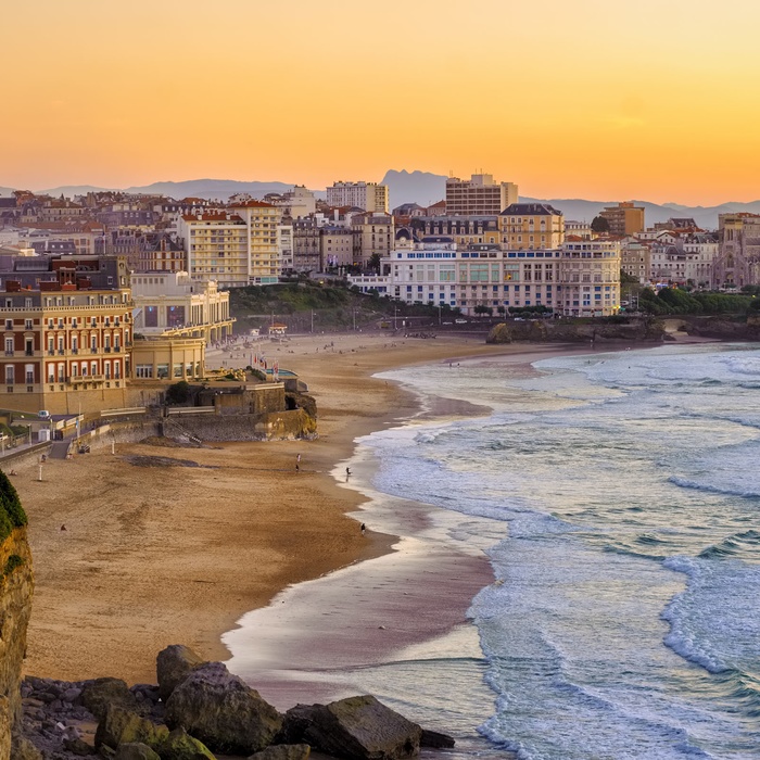 Smukt vue over Biarritz i solnedgang, Frankrig